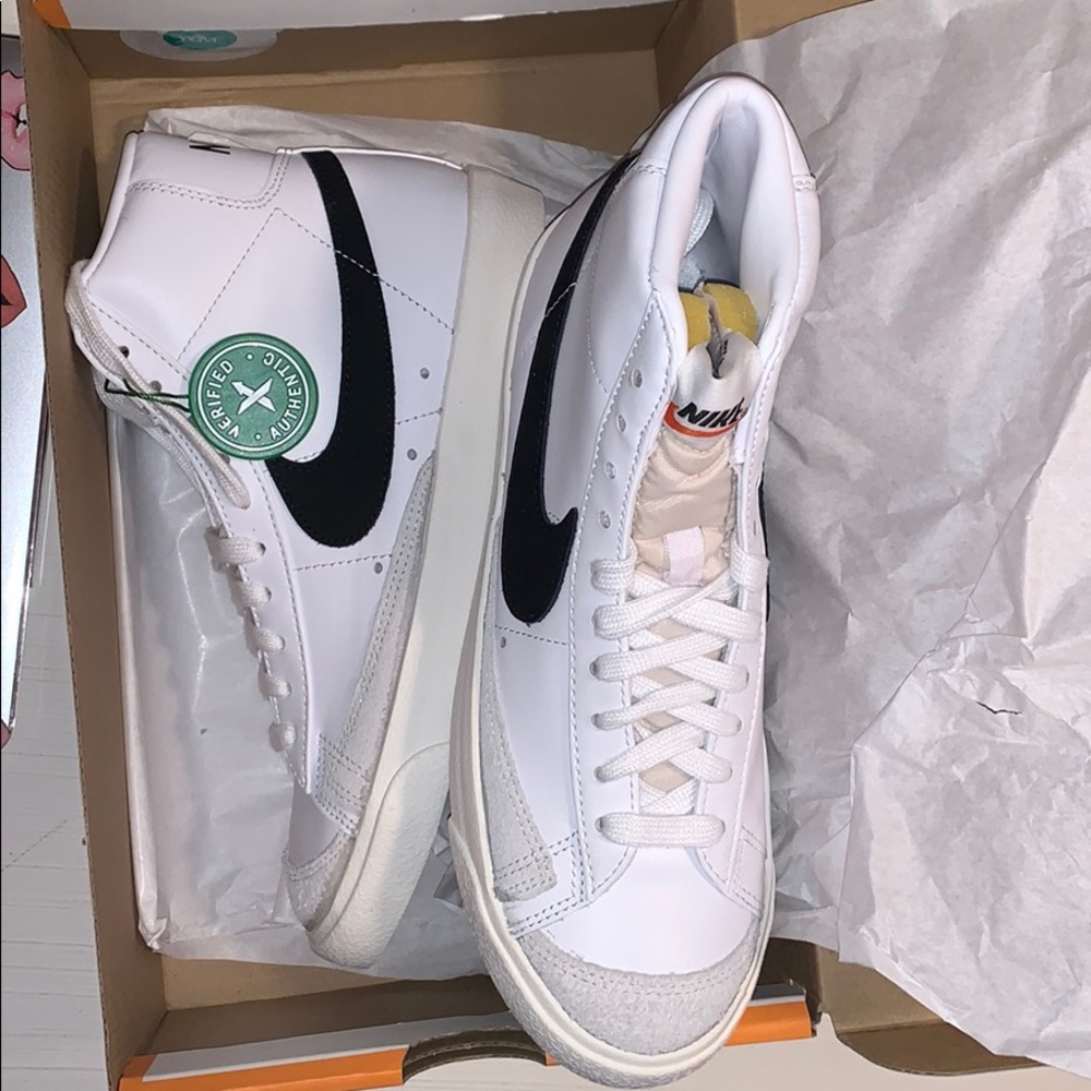 Like NEW Nike blazer mid 77
